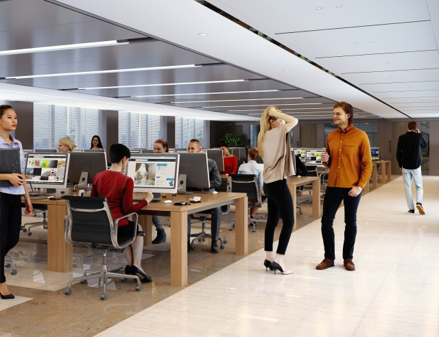 中央区のオフィスで働く人