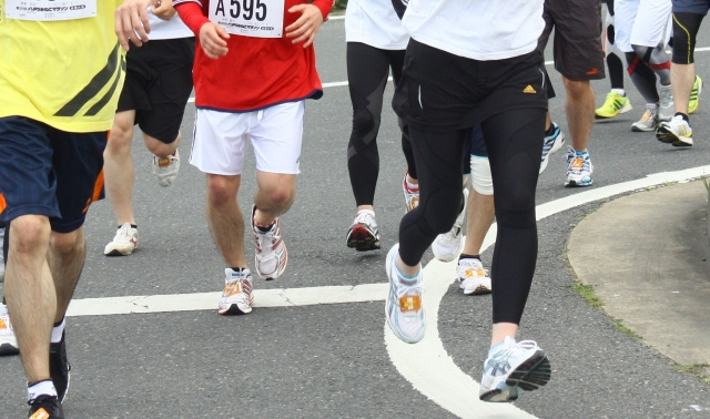 丸の内オフィス街で行われるランニングイベント