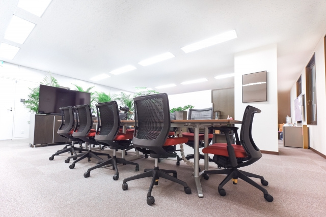 事務所に最適な照明の基準とは？事務所が暗いとデメリットがあるの？