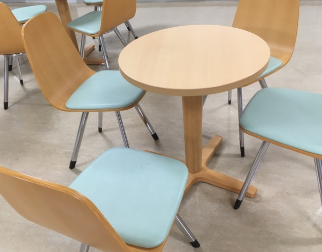 オフィスには休憩室を設置するべき？メリットとデメリットを徹底比較！